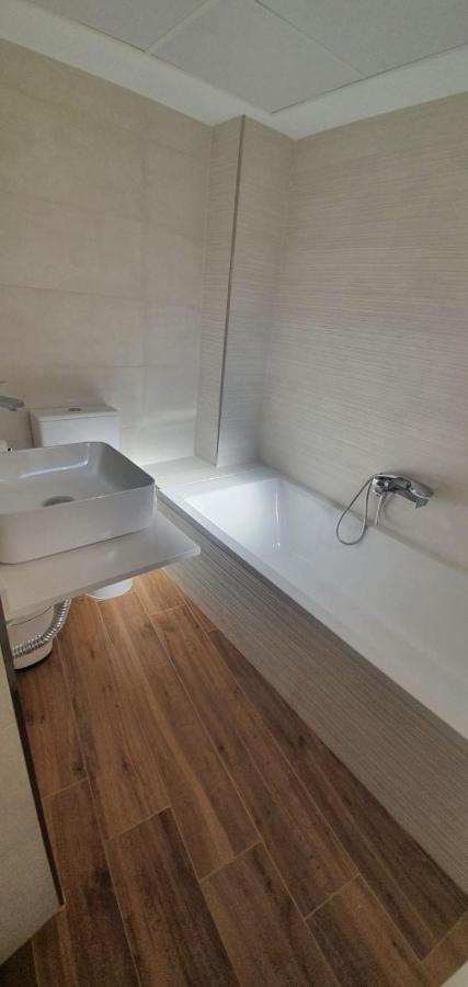 Beautiful Apartment In Third Line Beach Boliches Fuengirola Exterior foto